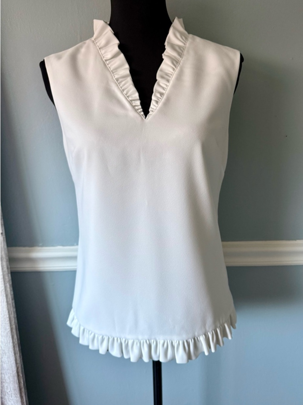 Sleeveless Ruffle V-Neck Top - Off White 1